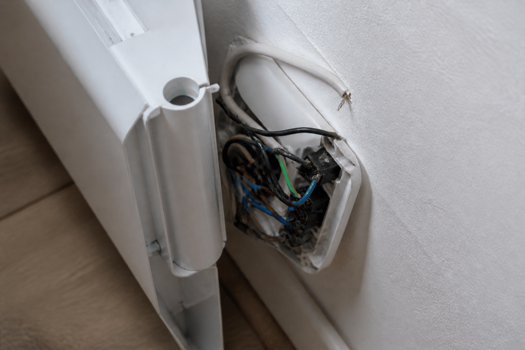 Fils électriques mal connectés dans radiateur électrique