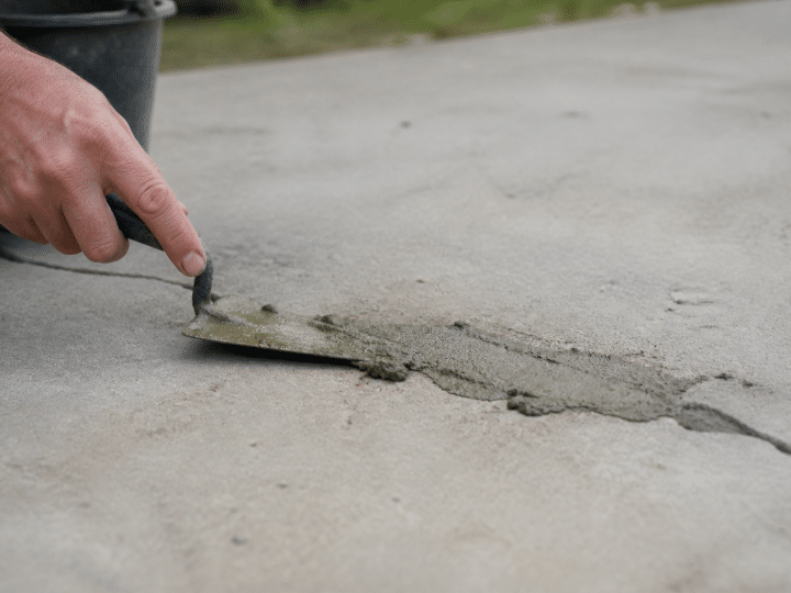 Mortier de réparation béton à prise rapide : ConcreteFix et FastFix, mode d’emploi